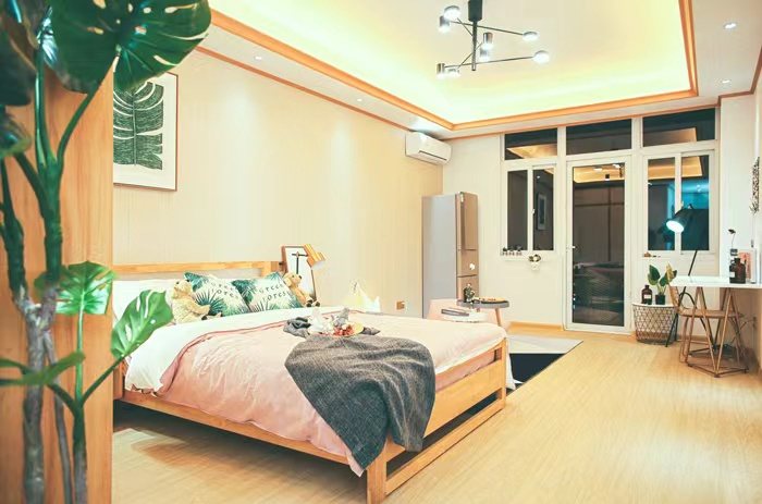 郑蒲港项目卧室样板间，展示We+人才社区的基本居住品质。