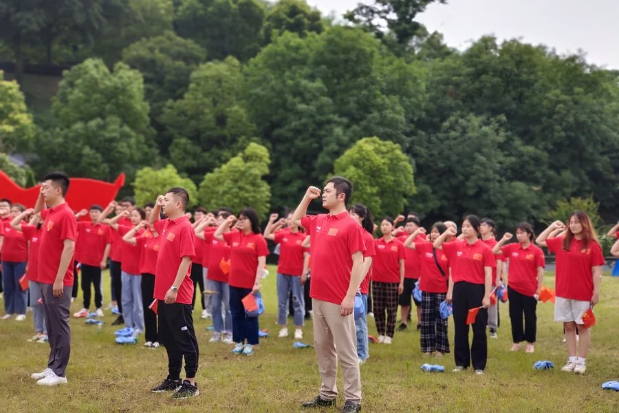 明明很爱你公益行动现场