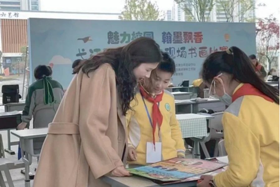明明很爱你公益行动现场